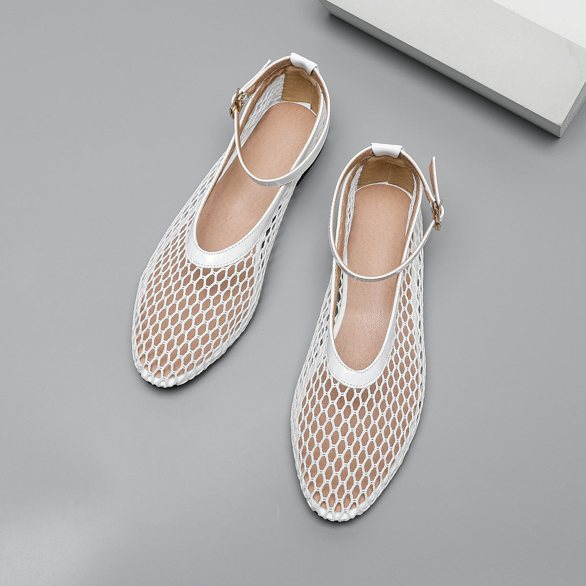 Solid Color Strappy Hole Shoes