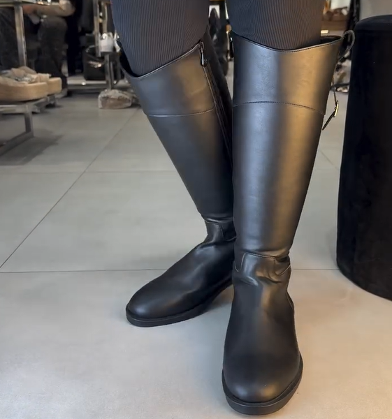 Thick-soled leather boots