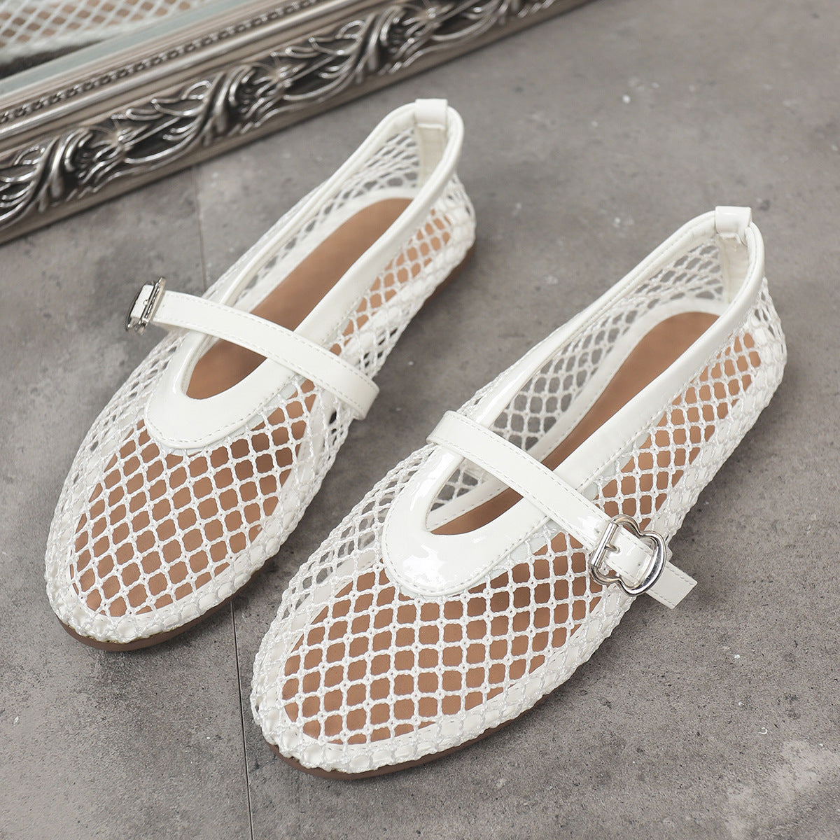 Lace-up Flat Shoes with Silver Buckles